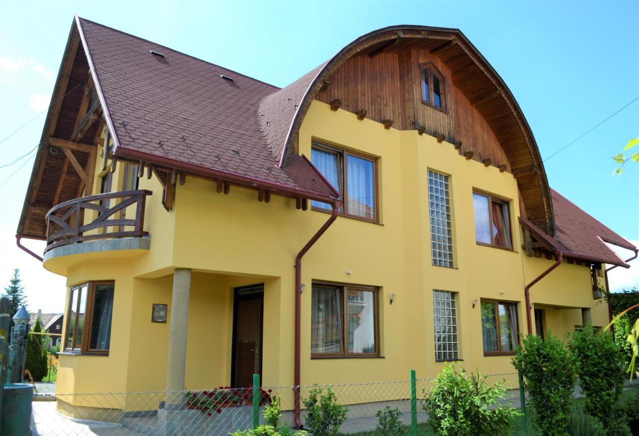 Rozsi Mama Villa Совата Екстериор снимка