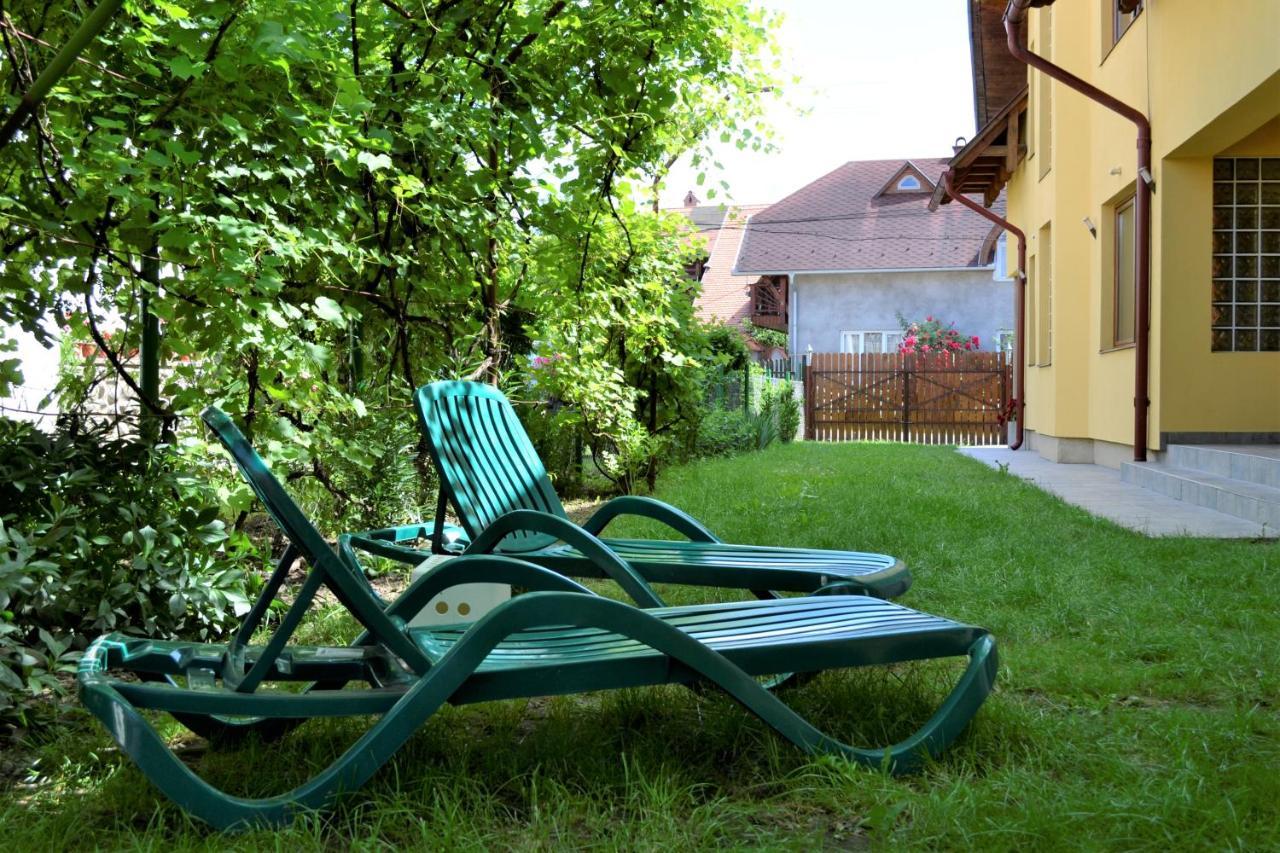 Rozsi Mama Villa Совата Екстериор снимка